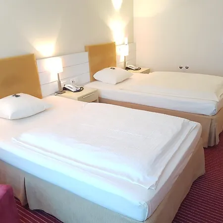 Отель Gastehaus Am Rptc 3*