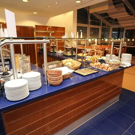 Gastehaus Am Rptc Отель 3*